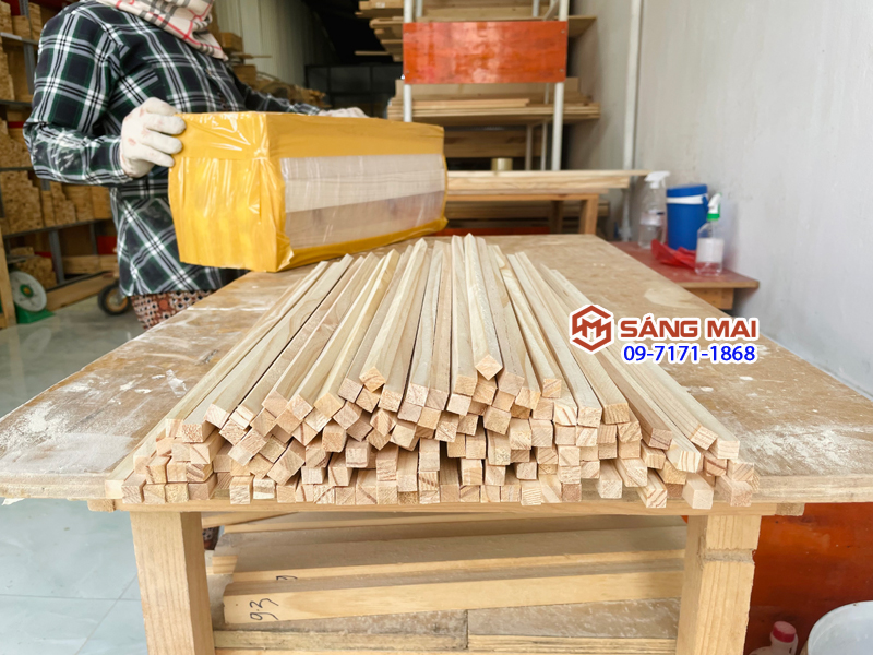 Thanh gỗ thông vuông 1cm x 1cm x dài 50cm + bào láng 4 mặt