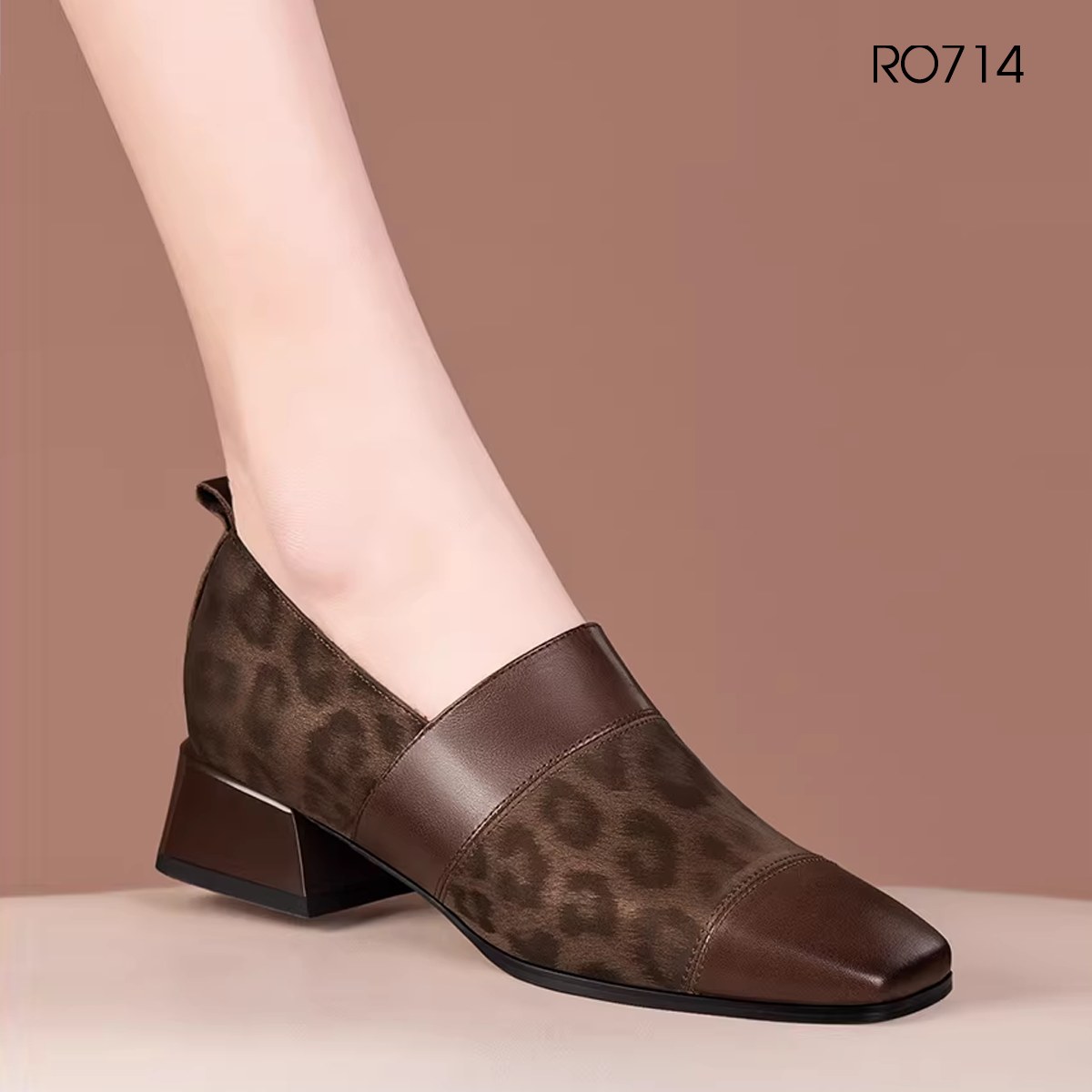 Giày nữ họa tiết, mũi vuông ROSATA RO714 - 4p - HÀNG VIỆT NAM - BKSTORE