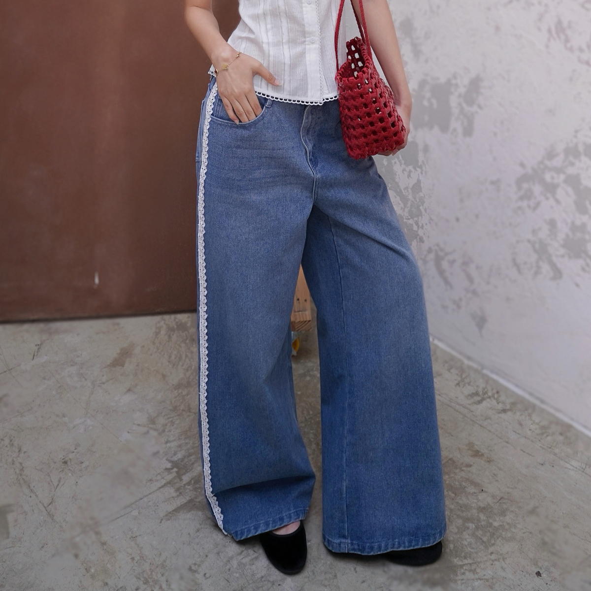 Quần jeans ống rộng phối ren dọc đường line Shayla Miều Est.2013