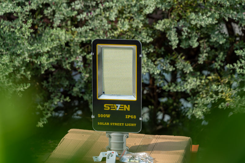 ĐÈN ĐƯỜNG LED NĂNG LƯỢNG MẶT TRỜI 500W DÂN DỤNG