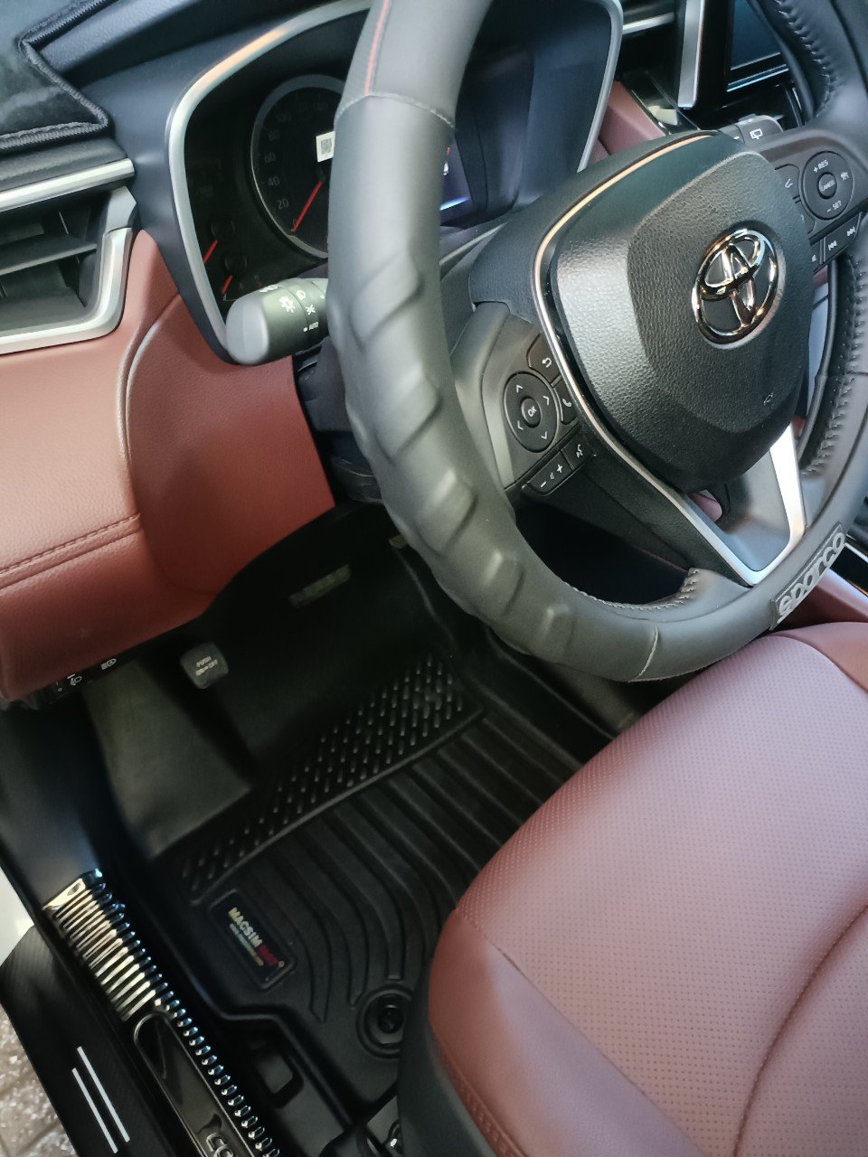 Thảm lót sàn xe ô tô Thảm lót sàn xe ô tô Toyota Cross 2020 - tới nay  (sd) chất liệu TPE thương hiệu Macsim màu đen2020 - tới nay  (sd) chất liệu TPE thương hiệu Macsim màu đen