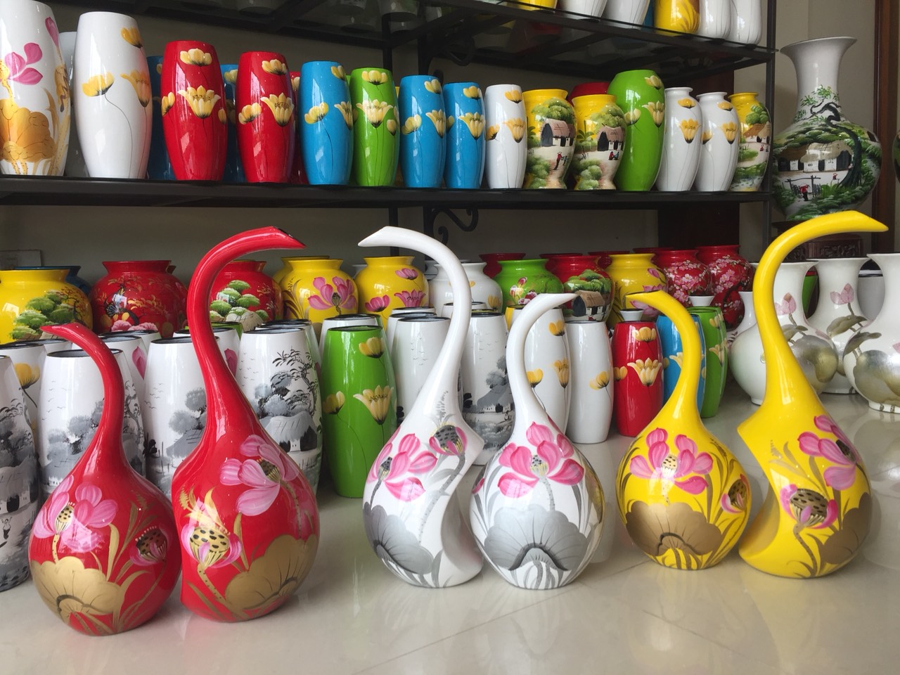Bộ 2 bình hoa gốm Bát Tràng vẽ sen dáng thiên nga