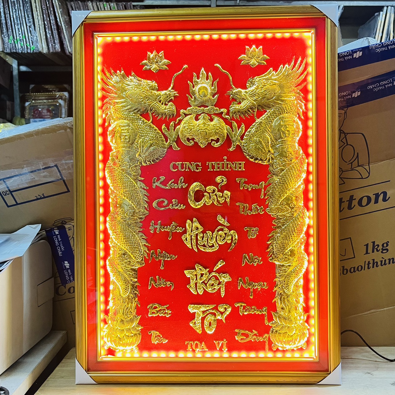 Cửu Huyền Thất Tổ dát vàng 24 K có đèn, khung gỗ sơn vàng cao 68cm x ngang 48cm