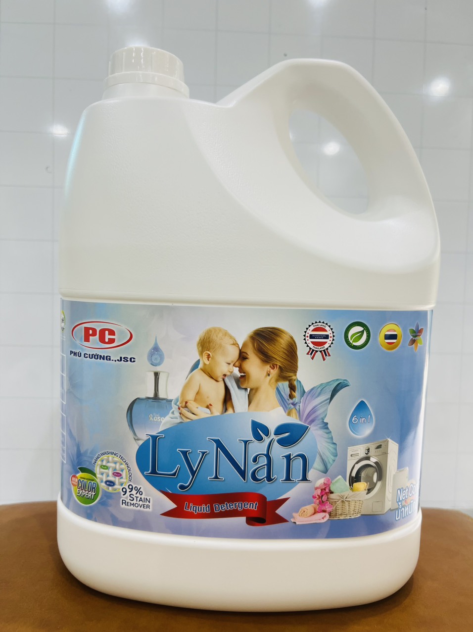 Nước giặt xả đậm đặc LYNAN hương nước hoa can 3.5L Thái Lan