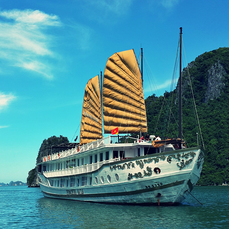 Du Thuyền Indochina Sails 5* Hạ Long 2N1Đ, Khởi Hành Hàng Ngày