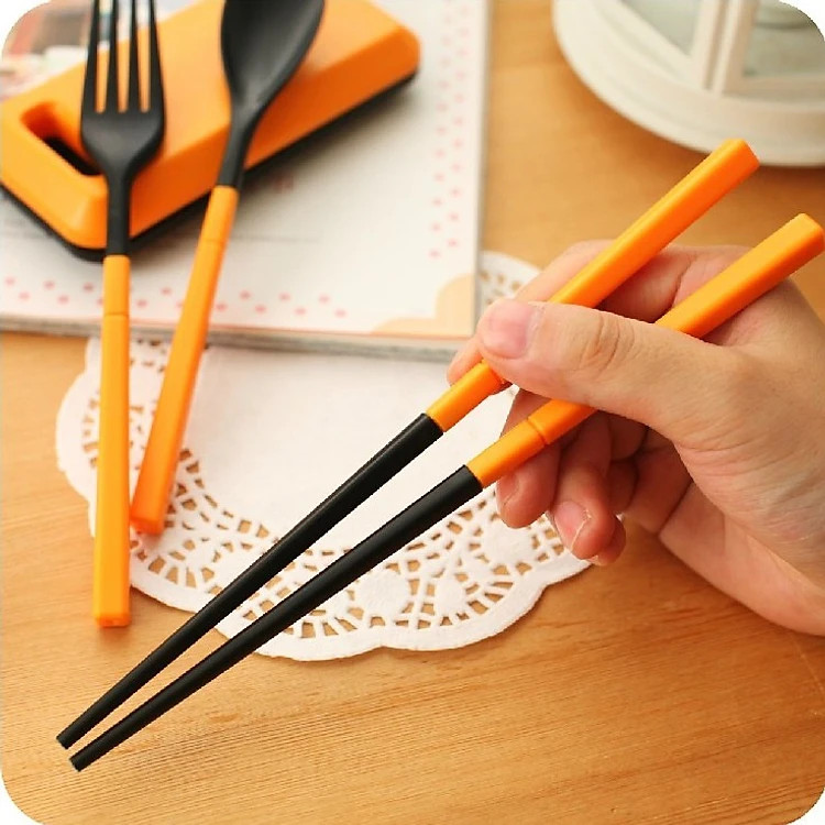Bộ Đũa Muỗng Nỉa Gấp Gọn Văn Phòng Có Hộp Đựng - Hàng chính hãng (Giao màu ngẫu nhiên)