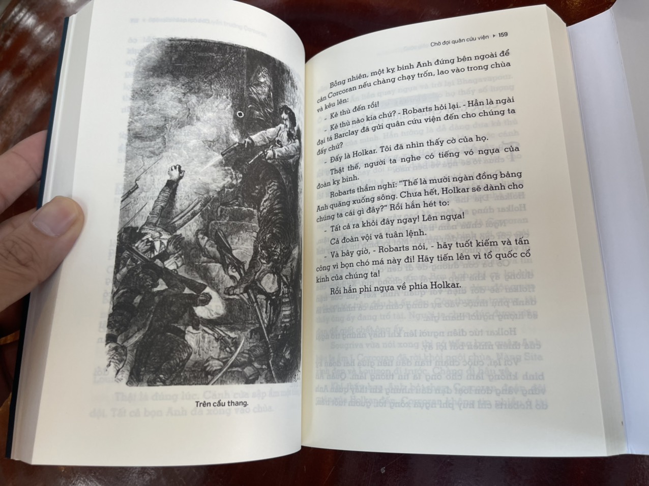 (Tủ sách Đời người) (Có hình minh họa)  CUỘC PHIÊU LƯU CỦA THUYỀN TRƯỞNG CORCORAN - Alfred Assollant – Mai Hương dịch – Omegaplus - NXB Văn Học (Bìa mềm)