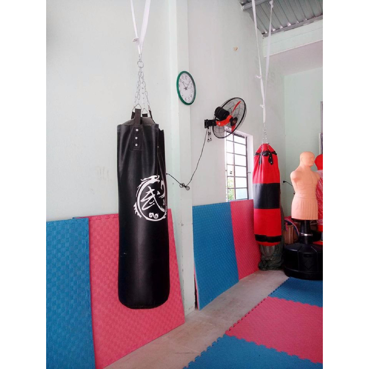 Combo vỏ bao cát  đấm bốc boxing 4 lớp dài 105cm, Ø=35cm + Găng tay đấm bốc boxing hổ vằn + Băng đa cuốn tay - Tặng thêm 7 món bao gồm dây xích + móc treo + vít nở sắt + lót tay chân