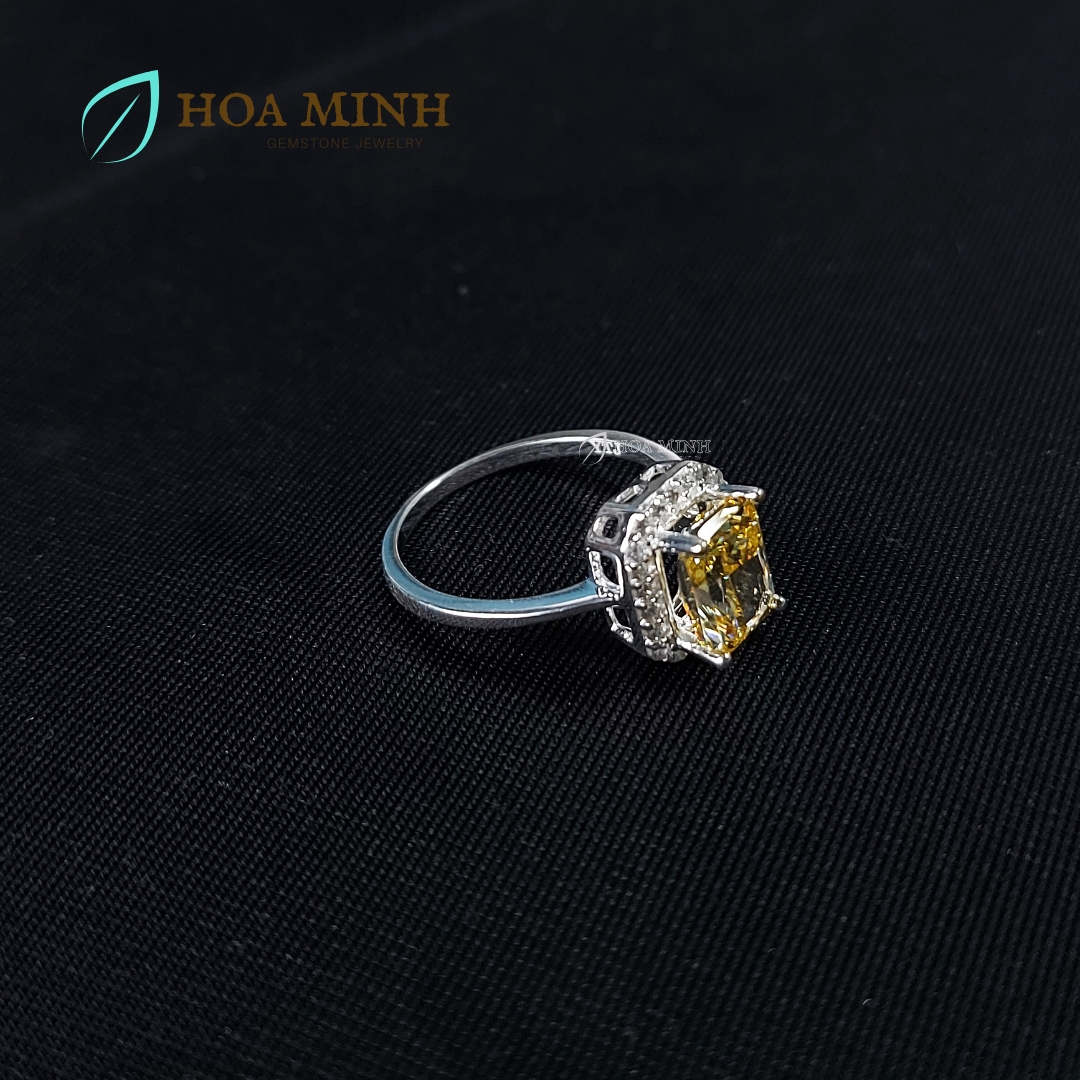 Nhẫn bạc đính đá thạch anh Nam Phi màu vàng shape chữ nhật size 6x8 li bọc xoàn xinh xắn sang trọng