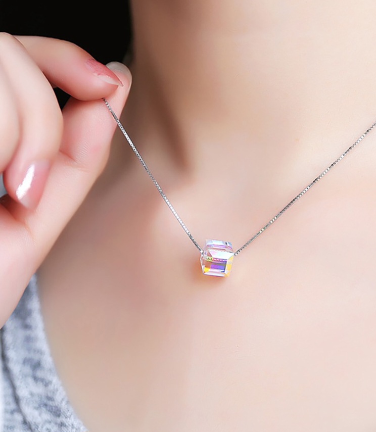 Dây chuyền bạc ta mặt pha lê vuông lấp lánh