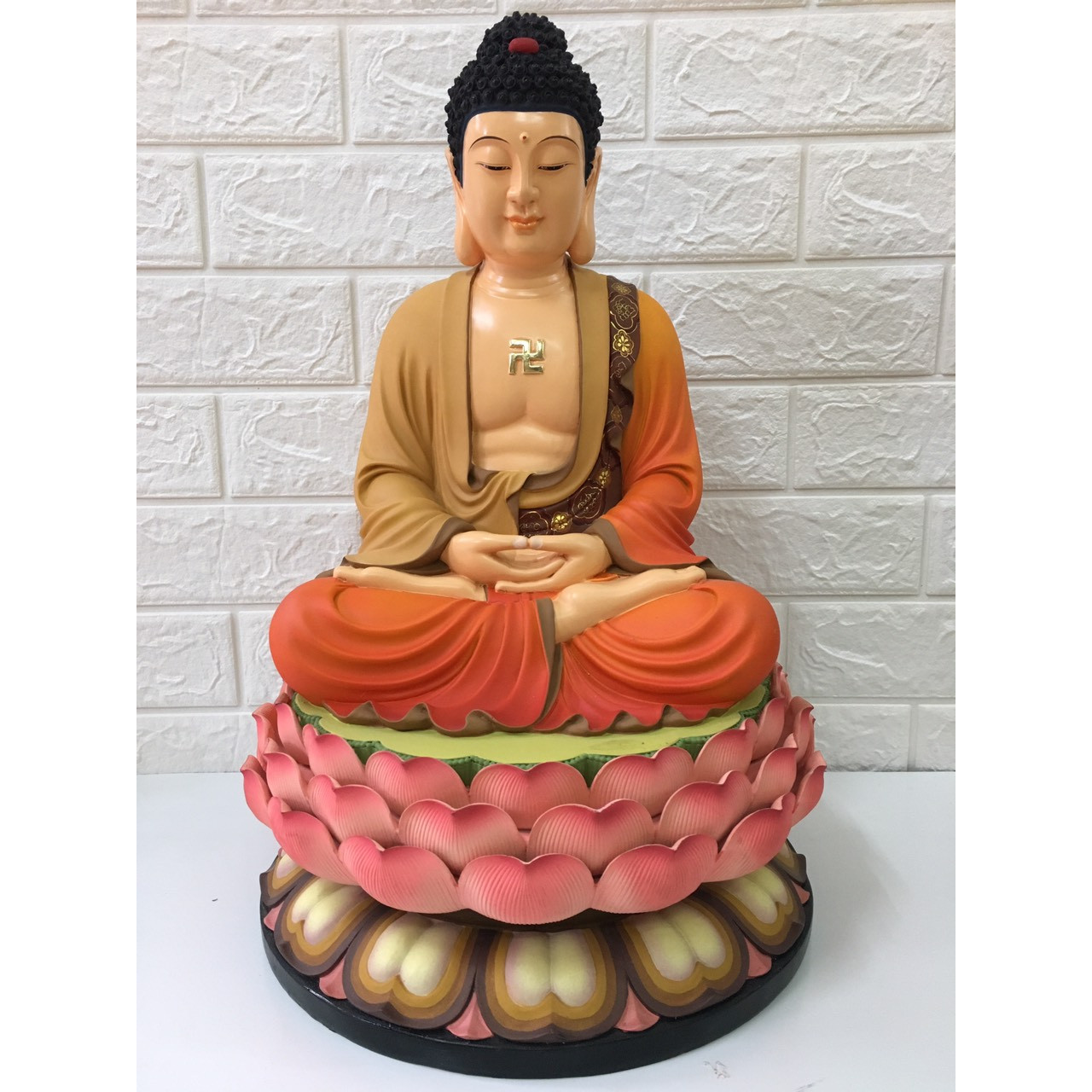 Tượng Phật Thích Ca đế sen hồng