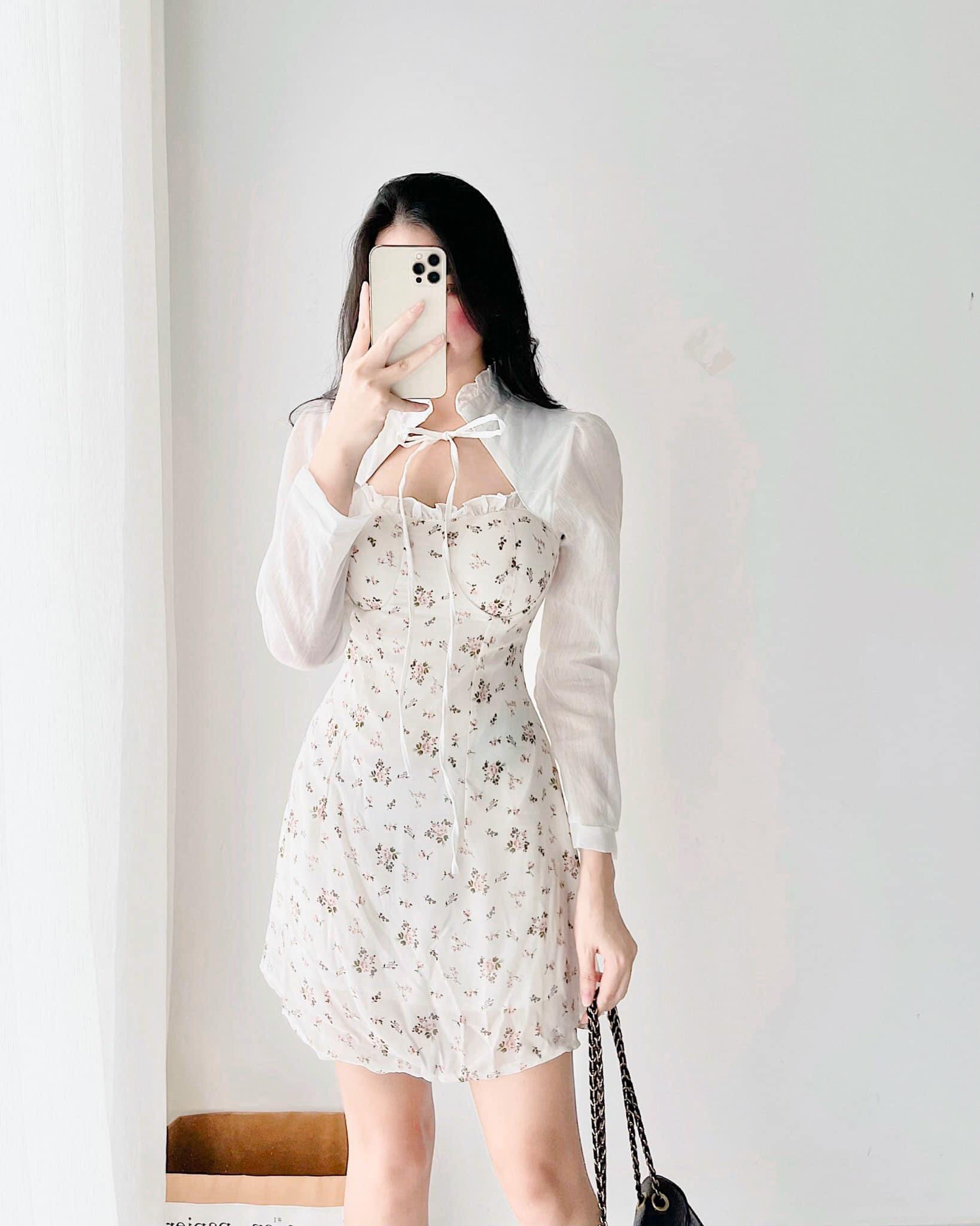 Đầm hoa nhí phối tay voan thắt yếm cột nơ