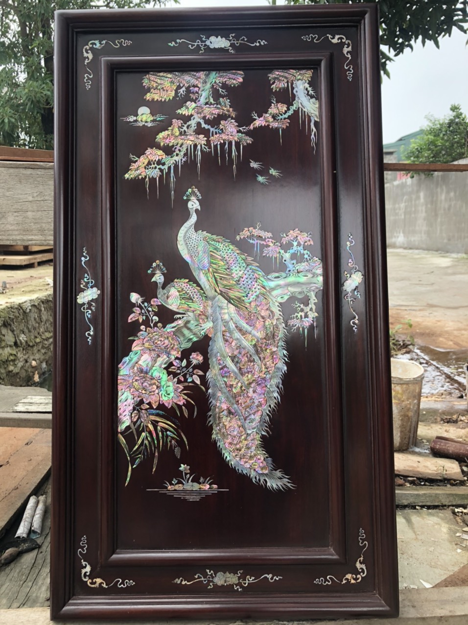 Tranh phu thê viên mãn bằng gỗ gụ khảm trai ốc kt 50×90×3cm