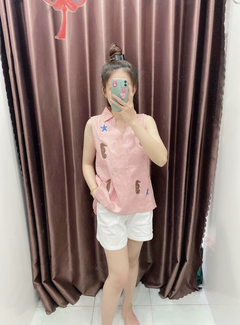 Áo linen thêu họa tiết xẻ lai