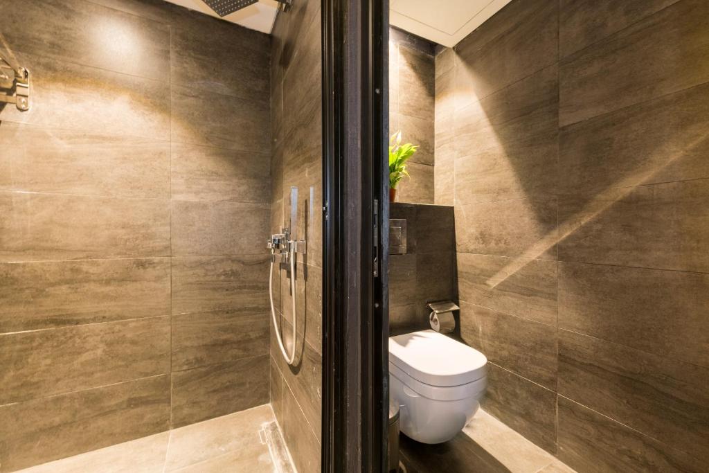 Combo 4N3D KS The Code Đà Nẵng 4 Sao: VMB khứ hồi Hà Nội - Đà Nẵng + Phòng Tiêu Chuẩn + Ăn sáng