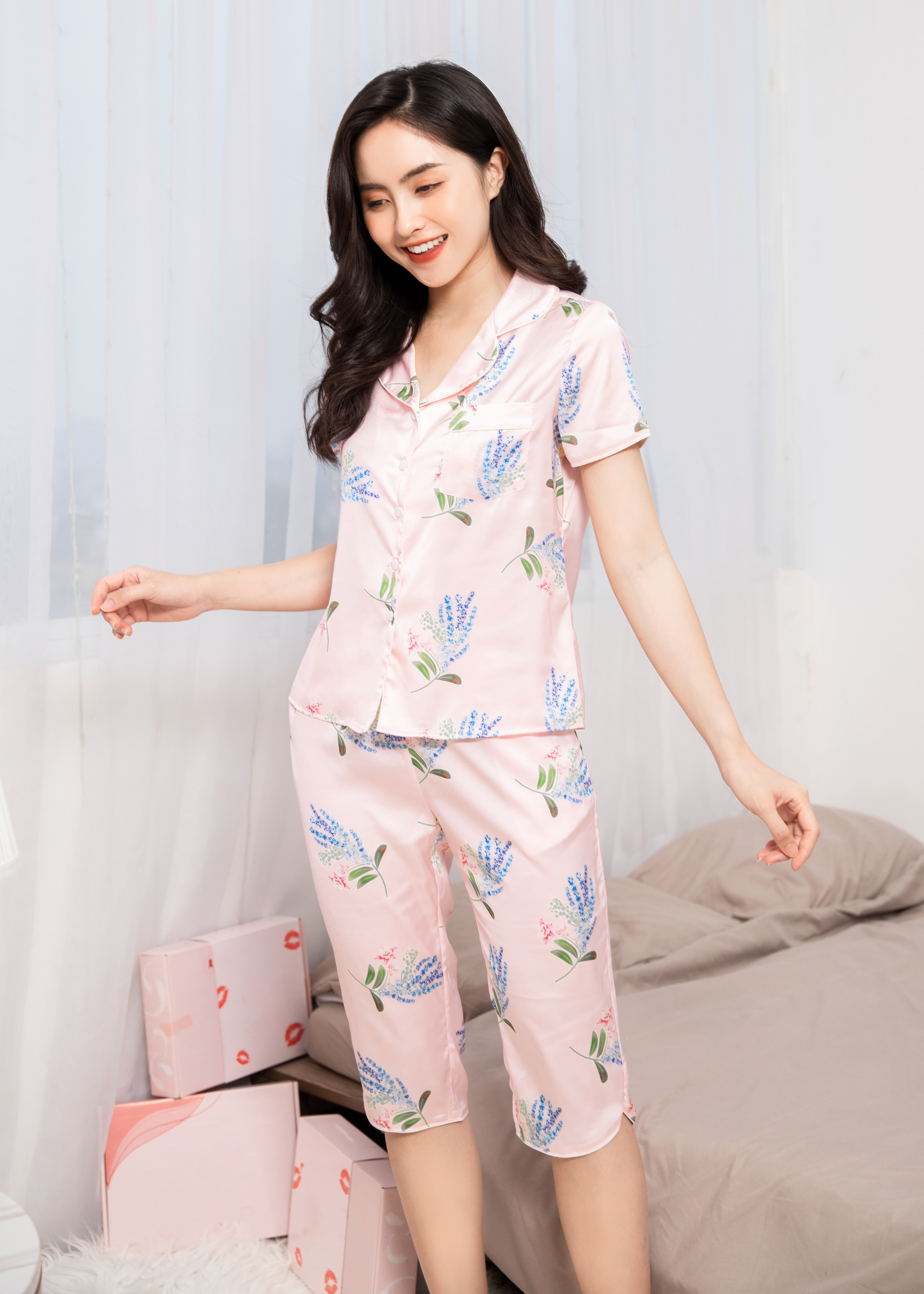 Đồ Bộ Mặc Nhà Nữ Bộ Đồ Ngủ Bộ Pijama Lụa Pháp Bộ Pijama Tay Cộc Quần Lửng Hàng Thiết Kế Họa Tiết Lavender H168