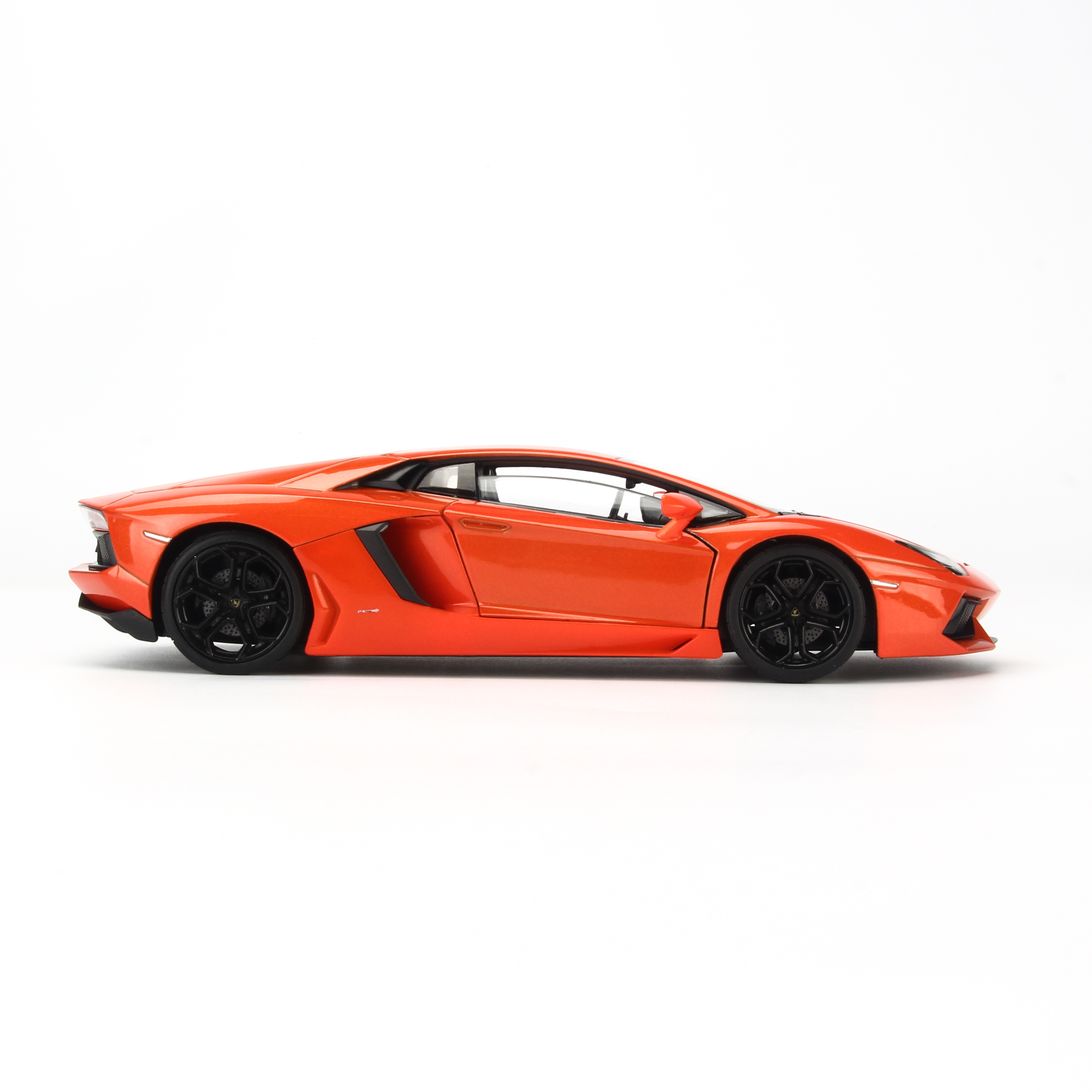 Mô hình xe Lamborghini Aventador LP700-4 1:24 Welly- 24033