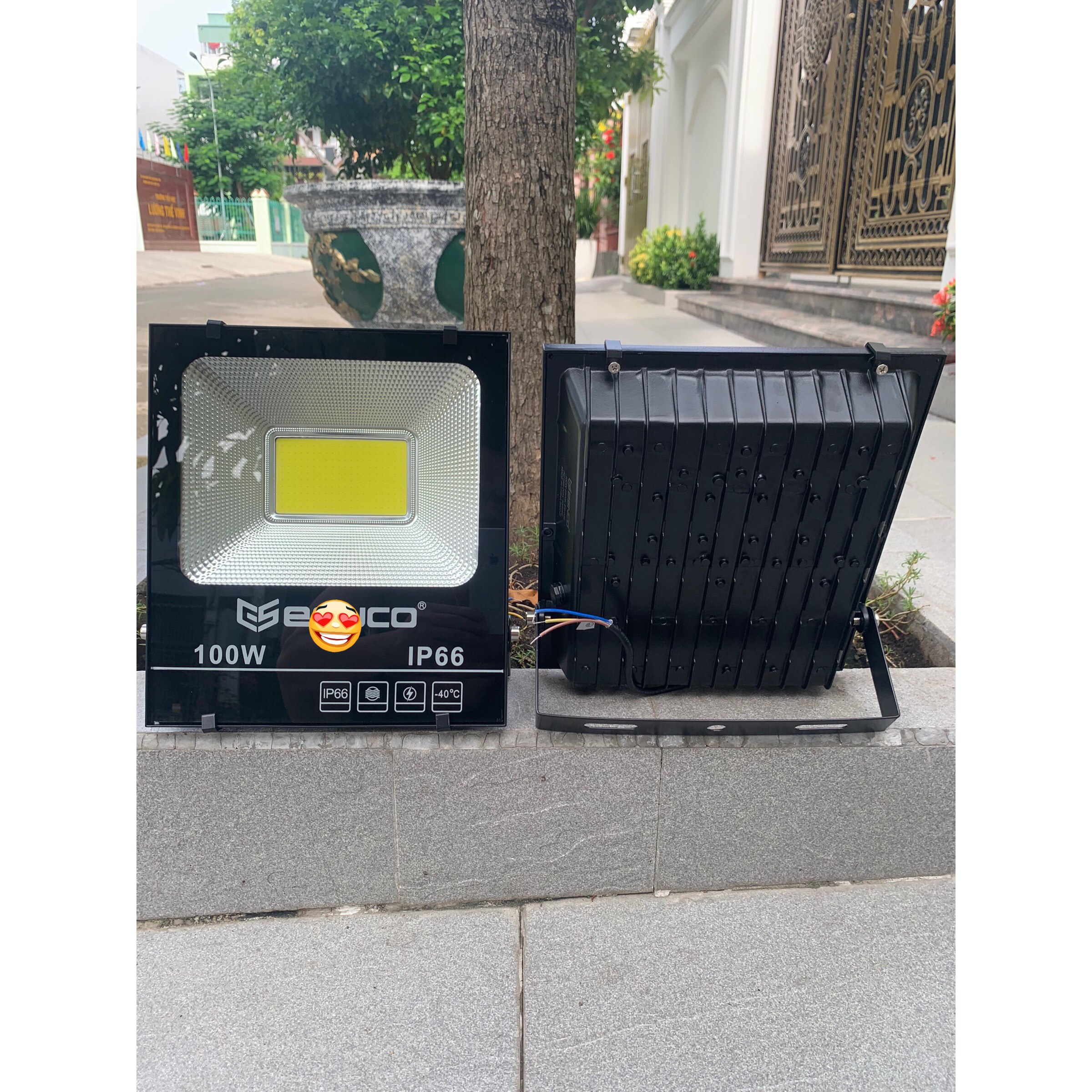 Đèn pha led 100W chuyên công trình ngoài trời chống nước IP66, vỏ nhôm đúc tản nhiệt tốt
