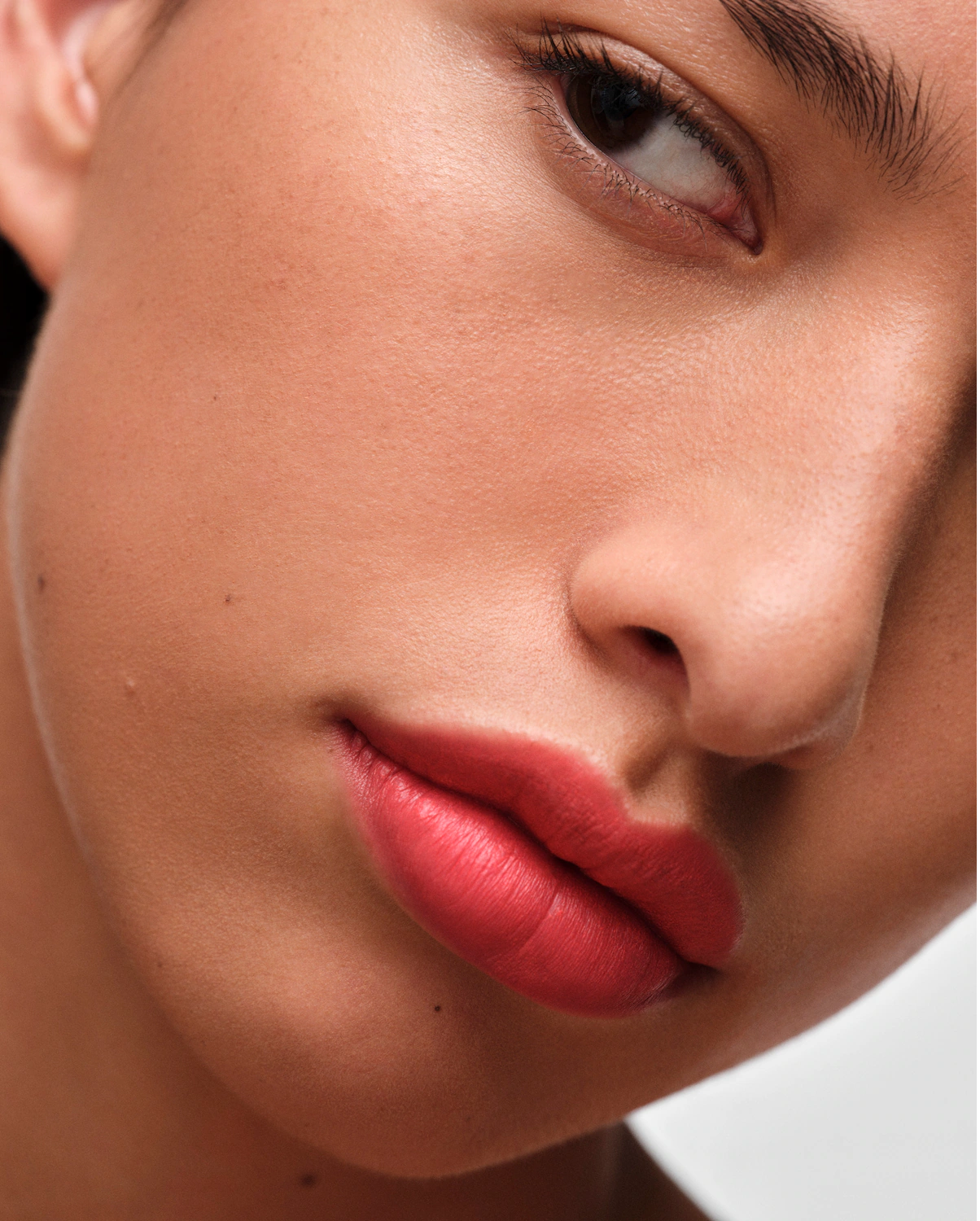 Son màu Prada Monochrome Buildable Weightless Lipcolor O176_NACARAT 3.8gr