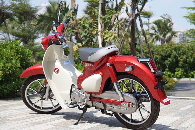 Xe máy Honda Super Cub C125 - Đỏ trắng