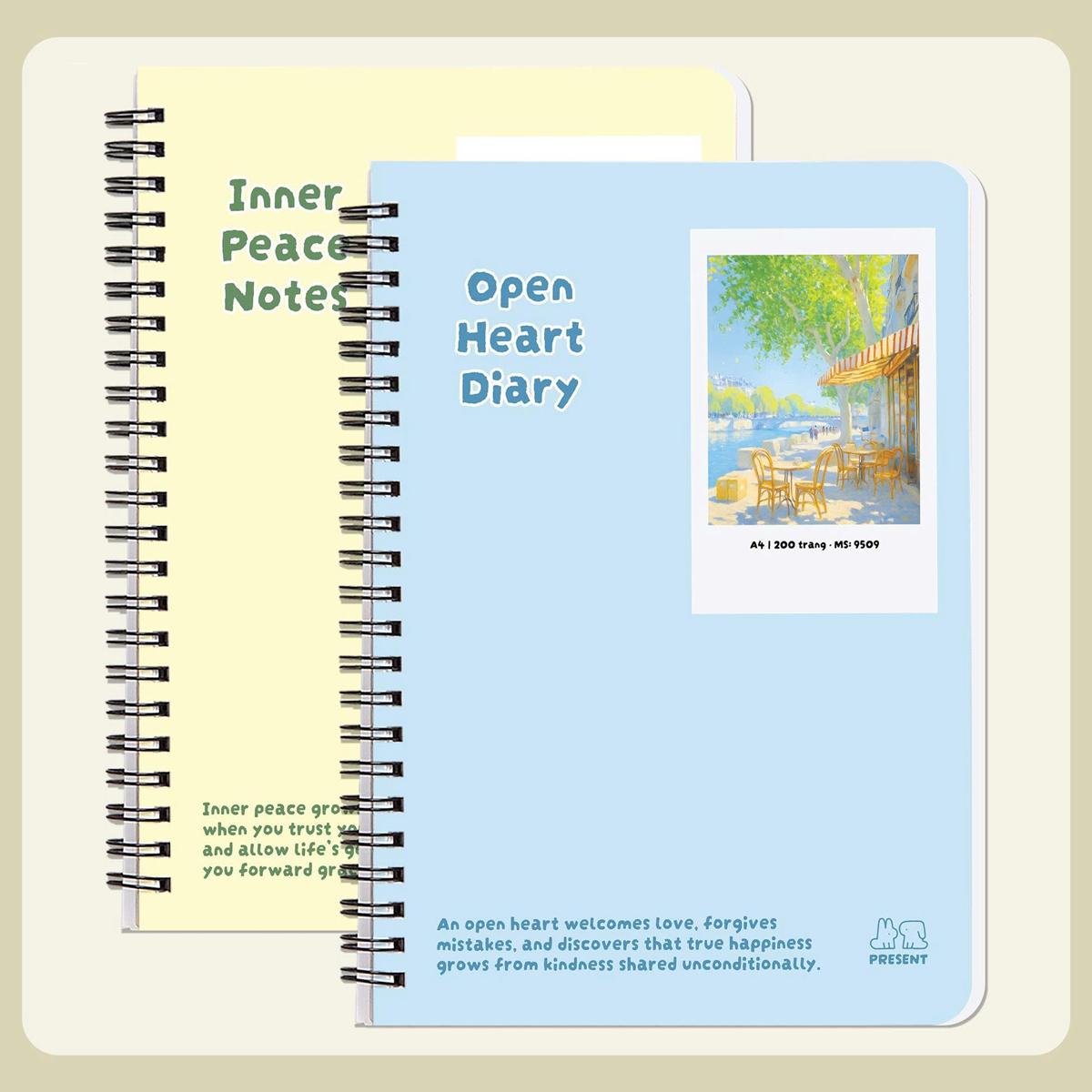 Sổ Lò Xo Bìa Bồi Present A7 - Kẻ Ngang - 200 Trang 70gsm - Hải Tiến 9530 (Mẫu Bìa Giao Ngẫu Nhiên)