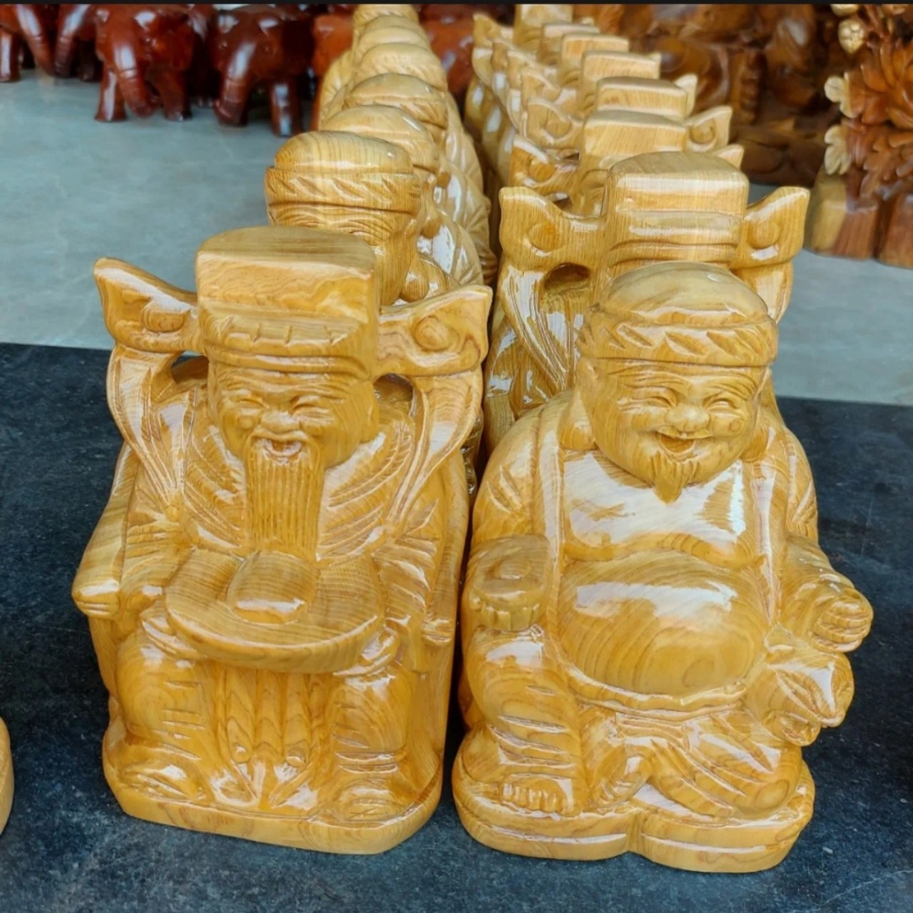 Cặp tượng thần tài thổ địa gỗ Pomu nguyên khối cao 20cm