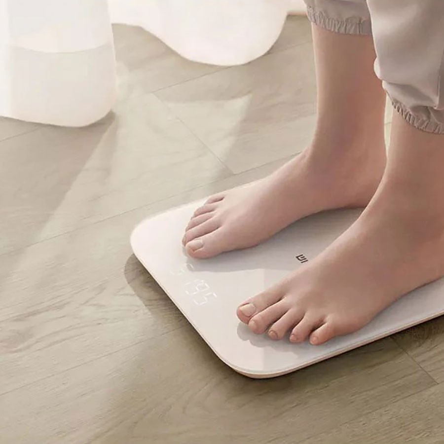 Hình ảnh Cân điện tử thông minh Xiaomi Scale 2 theo dõi sứ khỏe đồng bộ với điện thoại thông qua App ứng dụng MiFit, hiển thị các thông tin liên quan đến sức khỏe một cách chính xác như chỉ số BMI và một số các thông số khác - Hàng nhập khẩu