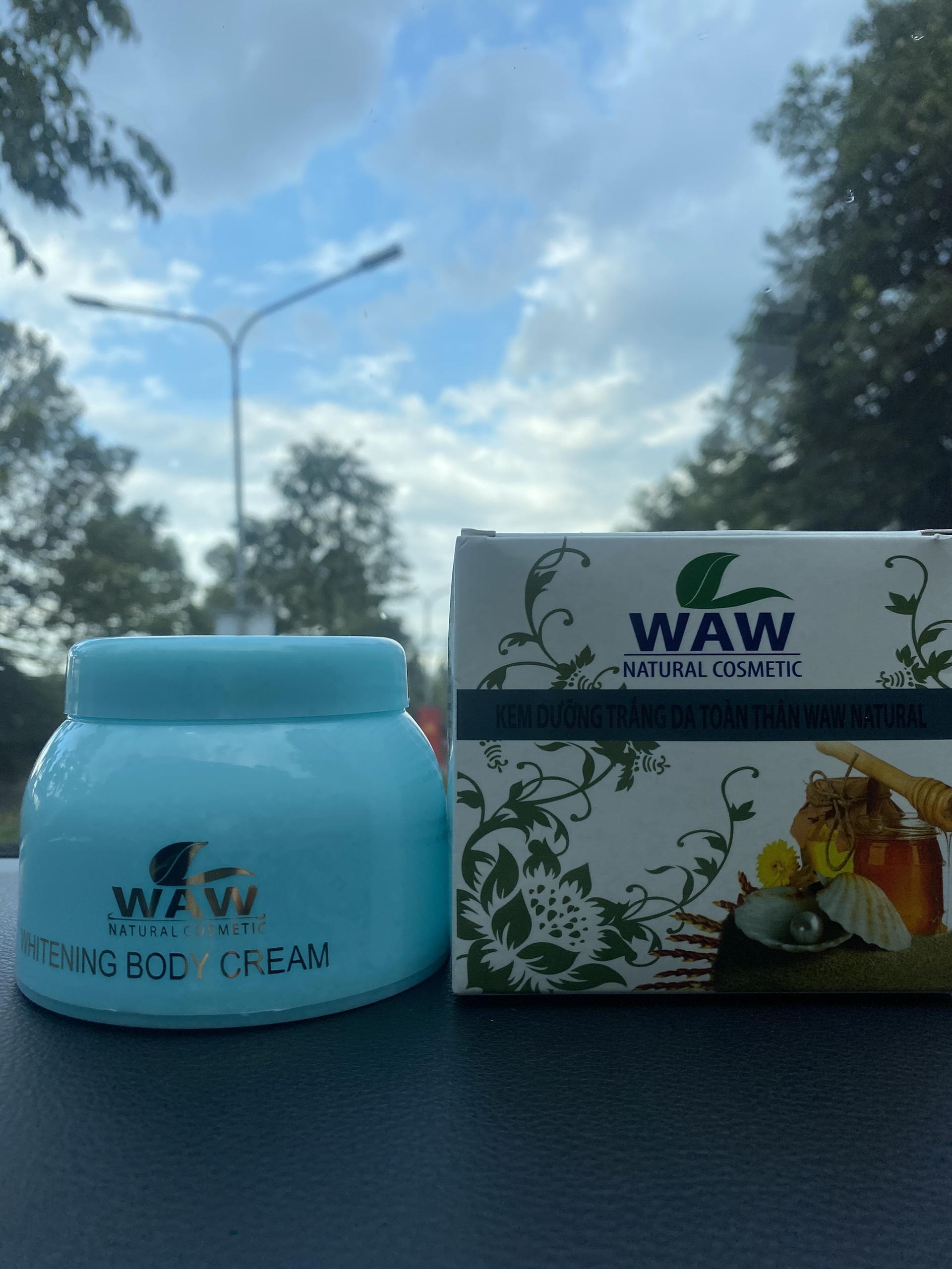 Kem dưỡng trắng da chống nắng dành cho body waw natural