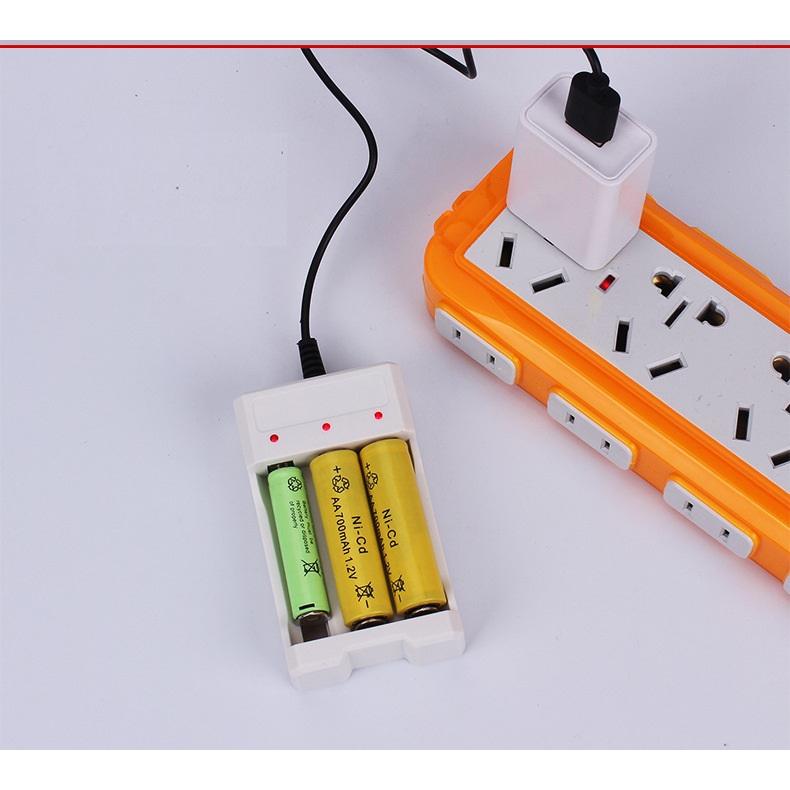Bộ Sạc Pin Đa Năng 3 Khe Dùng Sạc Nhanh Cho Pin AA, AAA Nguồn Usb Tiết Kiệm Chi Phí Nhựa Cao Cấp Nhỏ Gọn Tiện Dụng