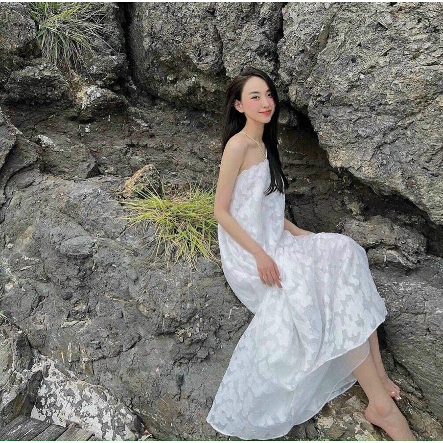 Đầm yếm maxi trắng đi biển, Váy yếm trắng cổ dây suông dài Cao Cấp thêu hoa, sexy quyến rũ MiNhi