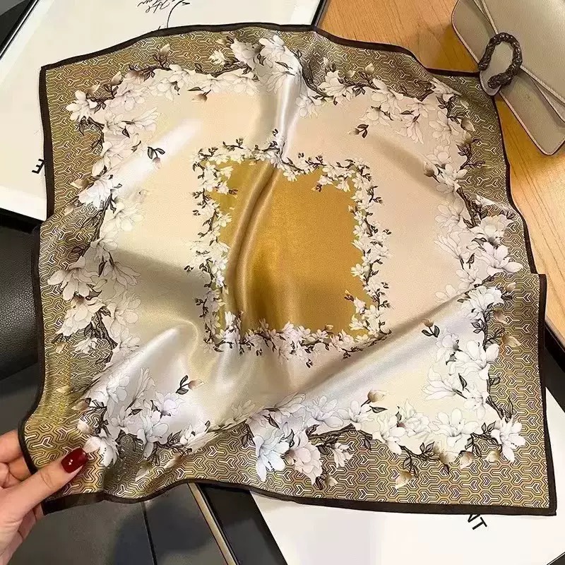 KHĂN QUÀNG CỔ LỤA HÌNH VUÔNG SANG TRỌNG THỜI TRANG MÃ 04