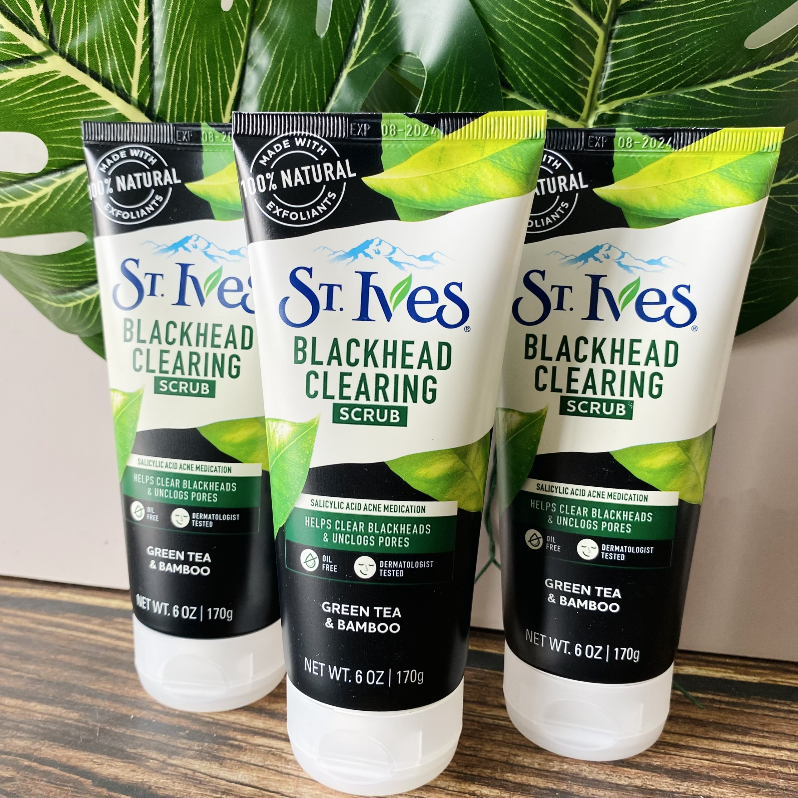 Sữa Rửa Mặt Sạch Mụn Đầu Đen St.Ives Trà Xanh