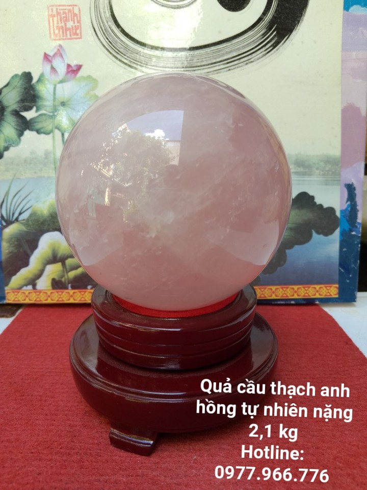 Quả Cầu Đá Thach Anh Hồng Phong Thủy Có Tặng Kèm Đế Gỗ Xoay (2,1 kg)