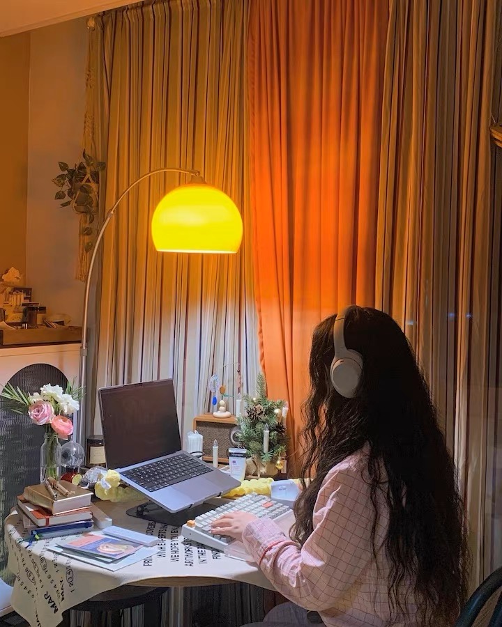 Đèn cây đứng phòng khách, phòng làm việc góc đọc sách hiện đại dáng bow cong DCLA012