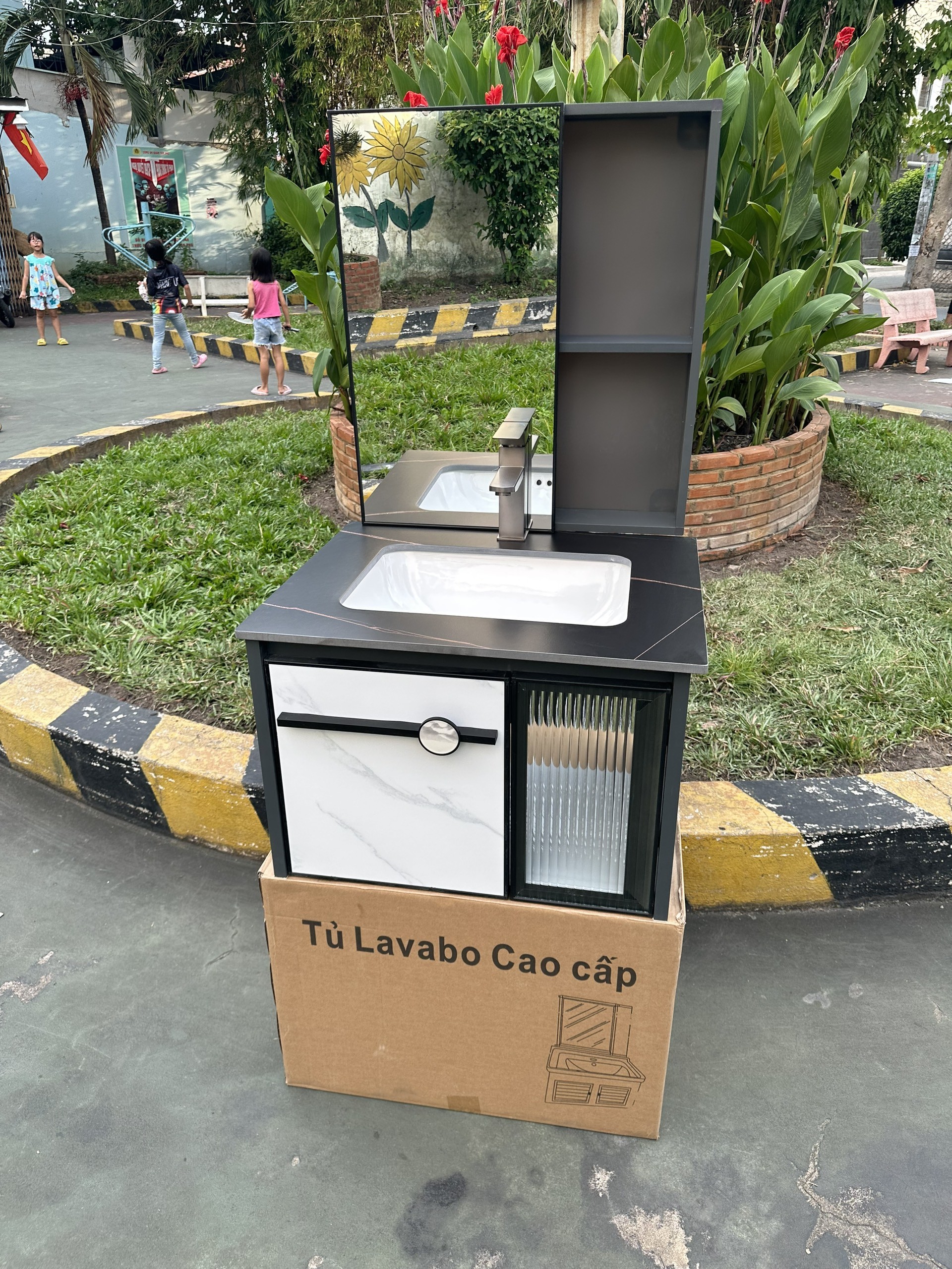 Tủ Lavabo mặt đá nguyên bộ Tundo đèn led kích thước 60 x 47 cm