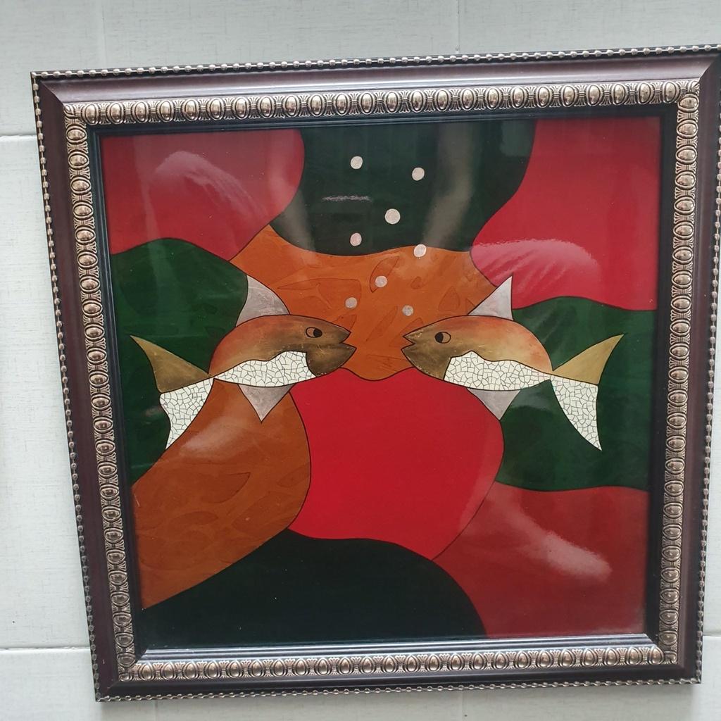 Tranh sơn mài Thanh Bình Lê cặp cá bơi 40x40 cm