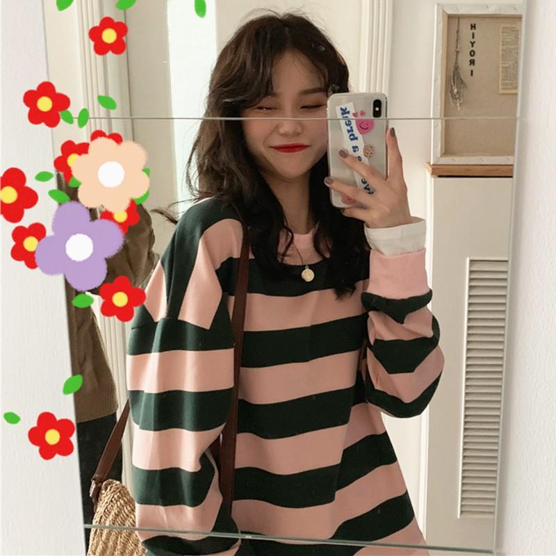 Áo thun dáng rộng tay dài phối hoạ tiết kẻ sọc