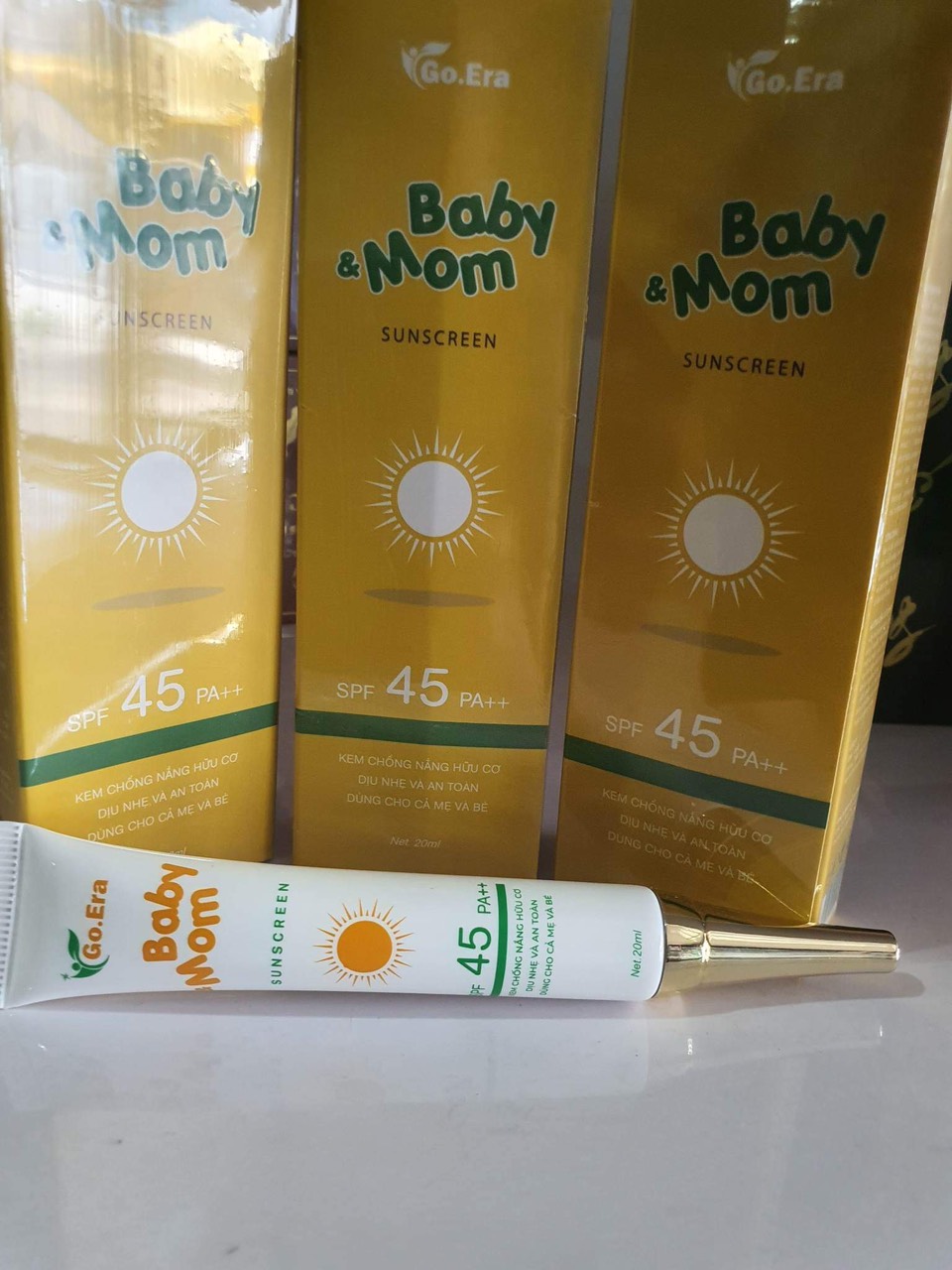 KEM CHỐNG NẮNG BABY &amp; MOM SPF 45 PA +++ 20ML Dịu Nhẹ, An Toàn Cho Mẹ Và Bé