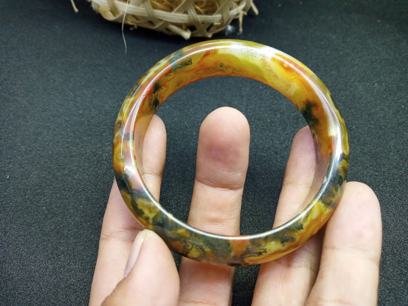 Vòng Tay Đá Tự Nhiên Liền Khối