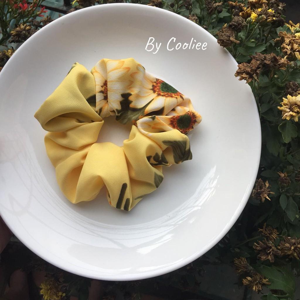 Dây cộc tóc scrunchies hoa cúc vàng