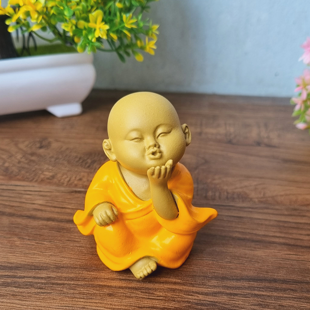 Bộ 02 chú tiểu Hồn Nhiên - Yêu Đời màu áo vàng sinh động - tặng kèm 10 xu vàng mini