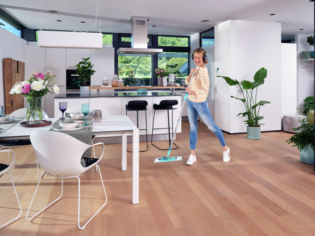 Cây Lau Nhà Leifheit 52120 Twist Medium Ergo, Chổi Lau Nhà Đa Năng, Lau Sạch Mọi Góc Cạnh, Cán Cây Lau Nhà Cầm Chắc Tay, Vắt Dễ Dàng, Khớp Nối Xoay 360 Độ, Bền Đẹp, Nhập Đức