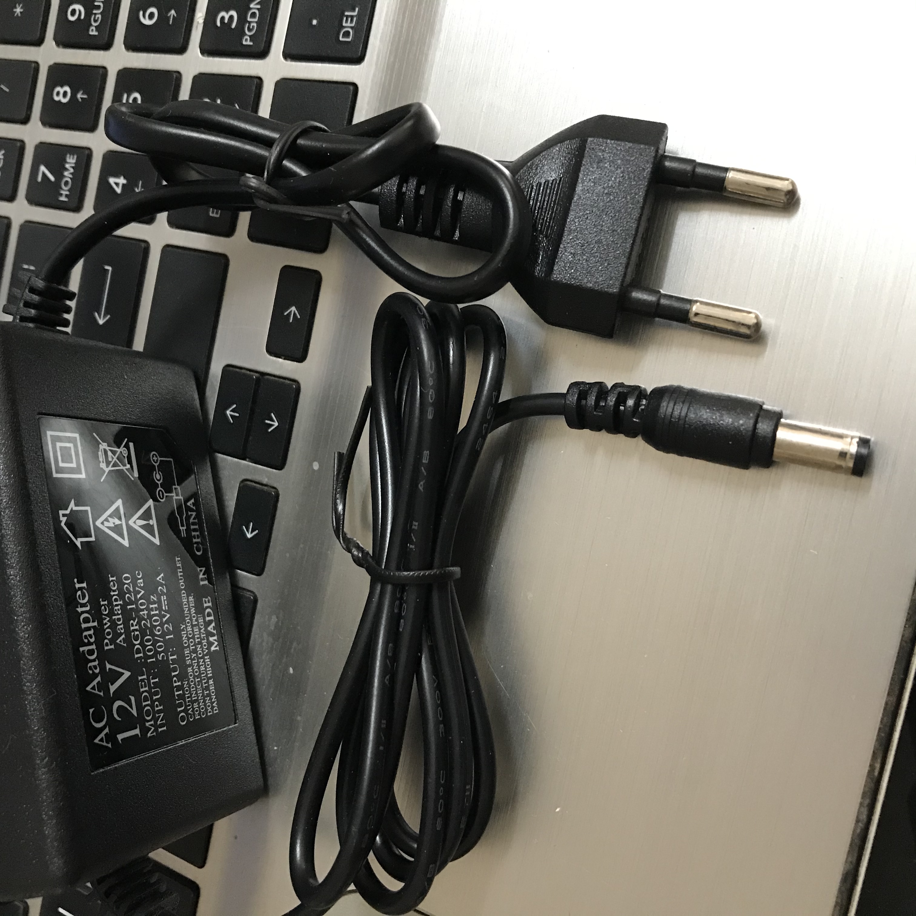 ADAPTER DC 12V 2A DÂY DÀI CÓ ĐÈN BÁO