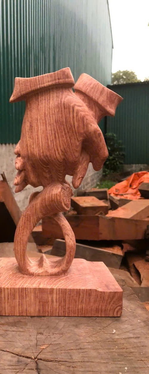 Tượng đôi bàn tay hạnh phúc viên mãn bằng gỗ hương đá kt cao 30×15×8cm