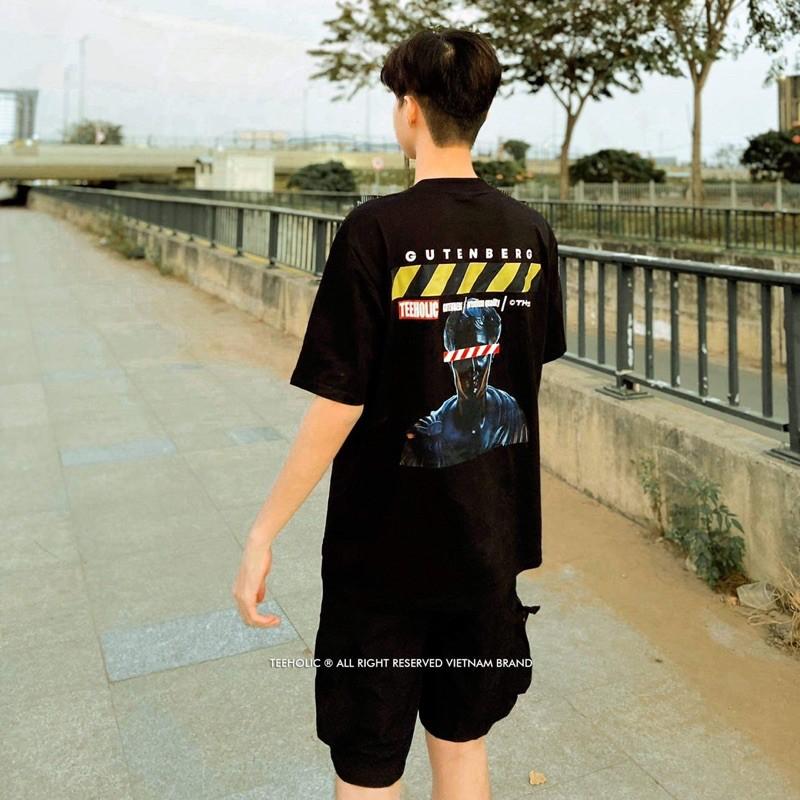 Áo Thun Unisex Hình Tượng Đen THS -TEEHOLIC Màu Trắng