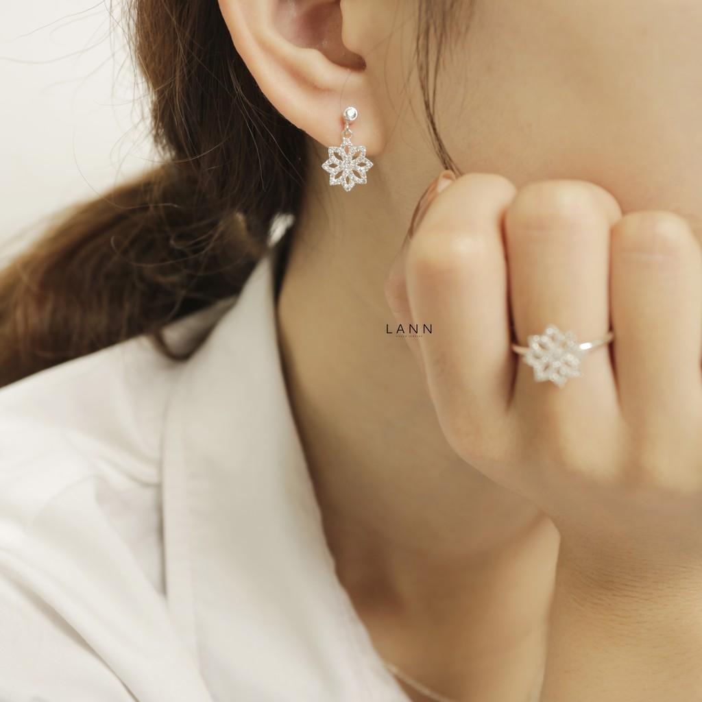 Khuyên Đá Trắng Nối Hoa Đá Line S925 LANN