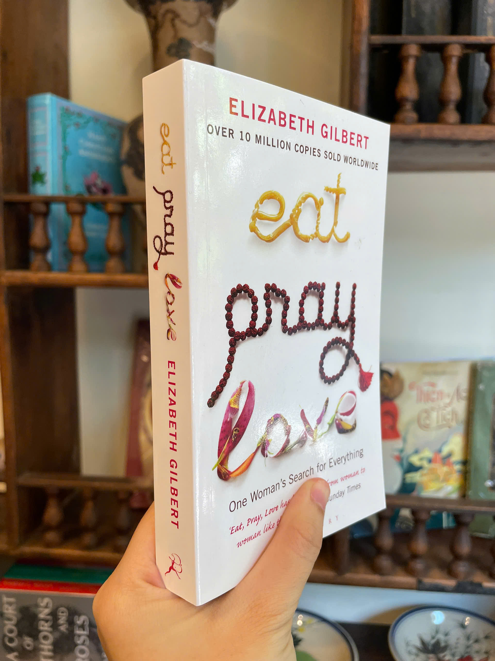 Sách - Eat Pray Love: One Woman's Search for Everything by Elizabeth Gilbert -  Memoir English book