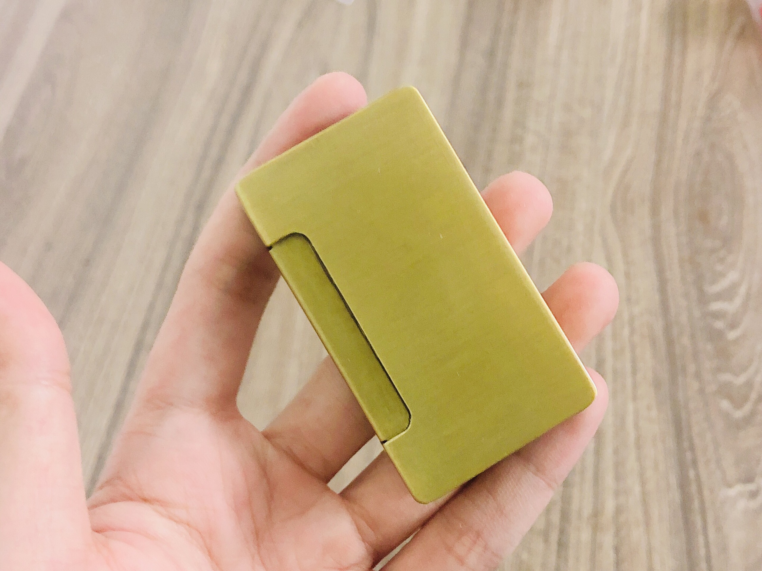 Bật lửa hột quẹt khè 2 tia bấm ngang hình cá chép khắc nổi - xài ga