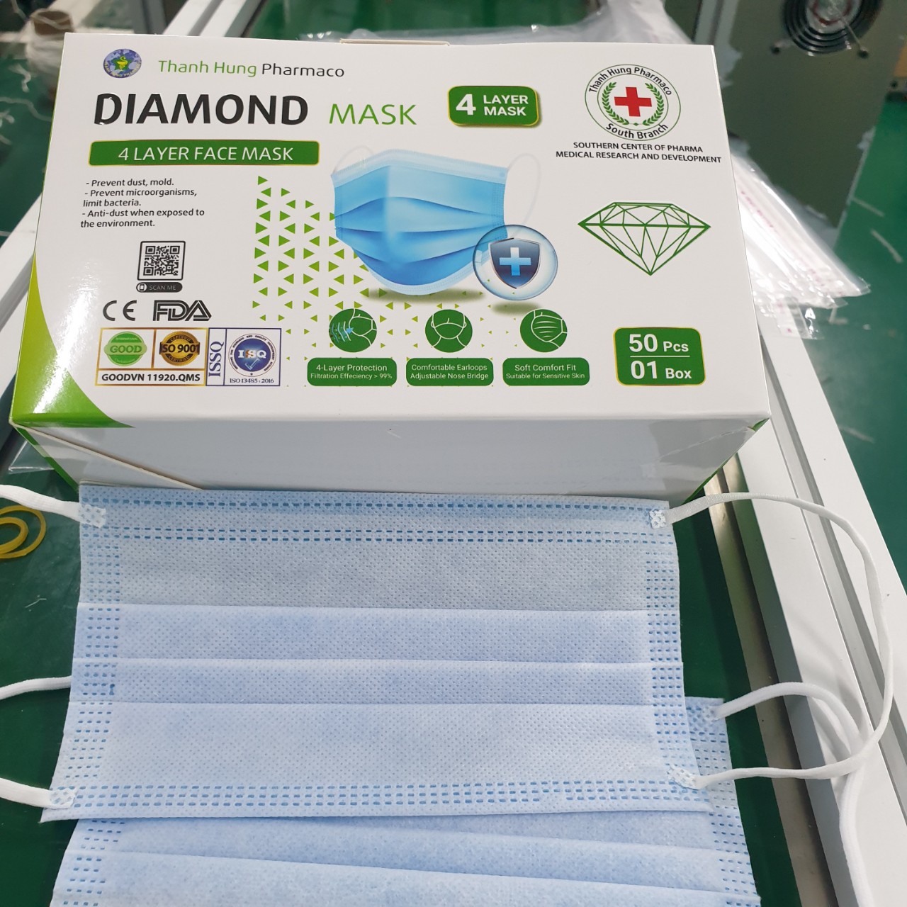 Khẩu trang y tế 4 lớp vải kháng khuẩn DIAMOND MASK hộp 50 cái màu xanh tiêu chuẩn ISO, CE, FDA xuất khẩu Châu Âu - Mỹ
