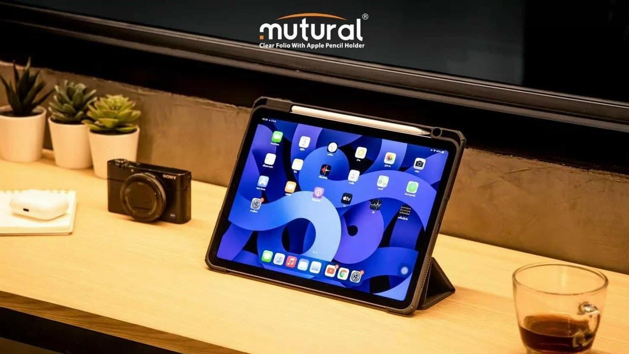 Bao da dành cho iPad Air 4, Air 5 Clear Folio hiệu Mutural lưng trong chống sốc - hàng nhập khẩu